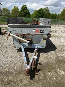 New Idea 3632 Box Spreader