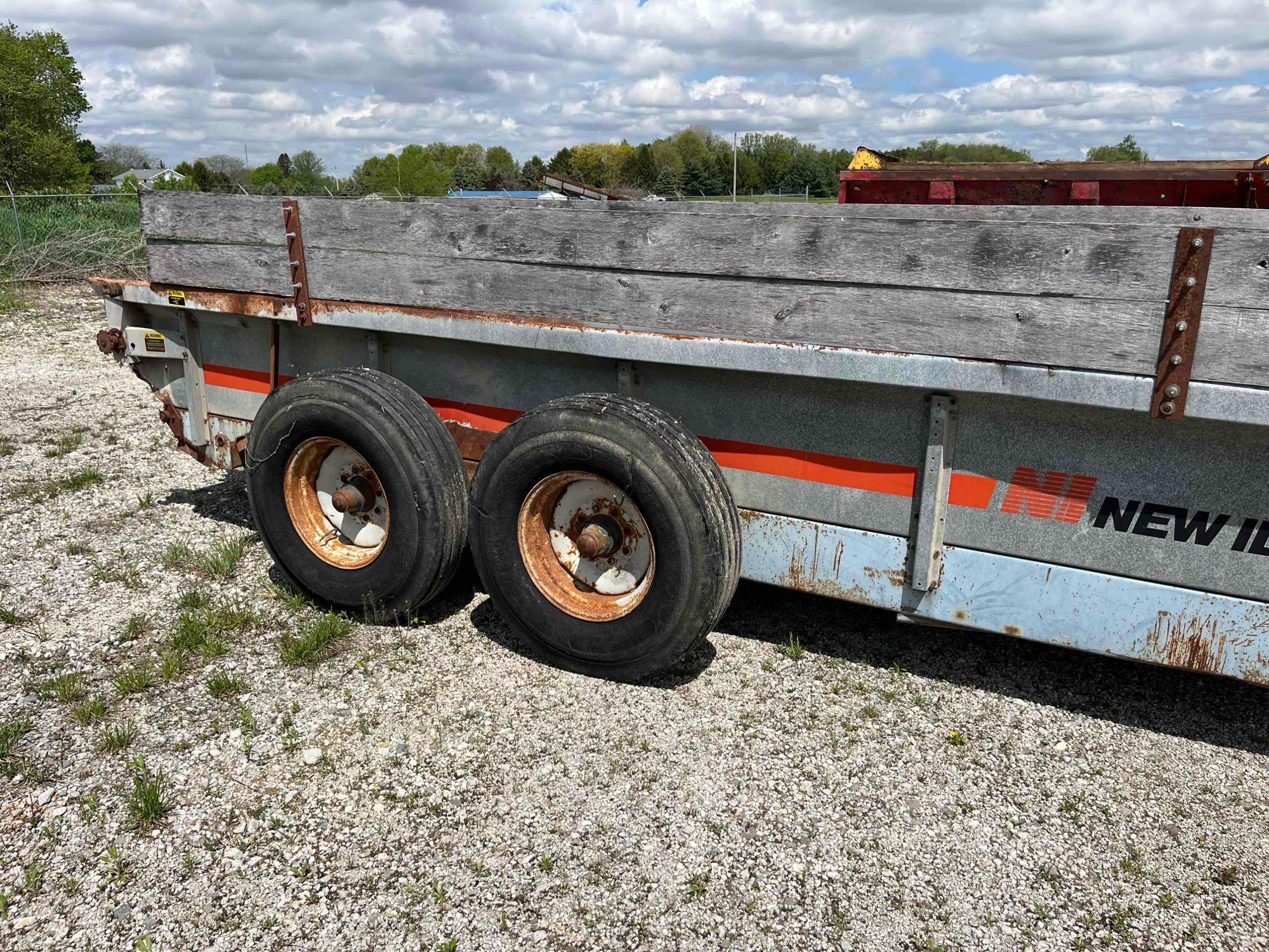 New Idea 3632 Box Spreader