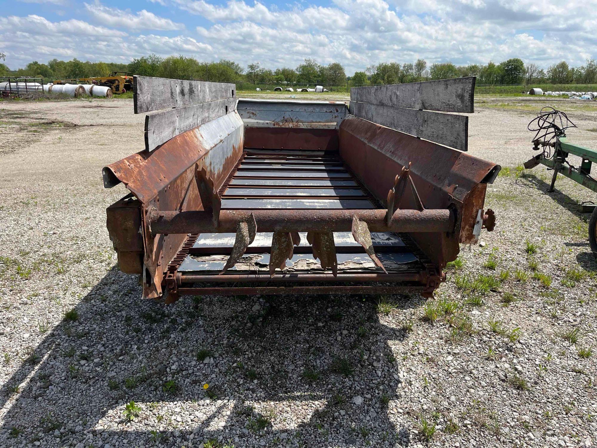 New Idea 3632 Box Spreader