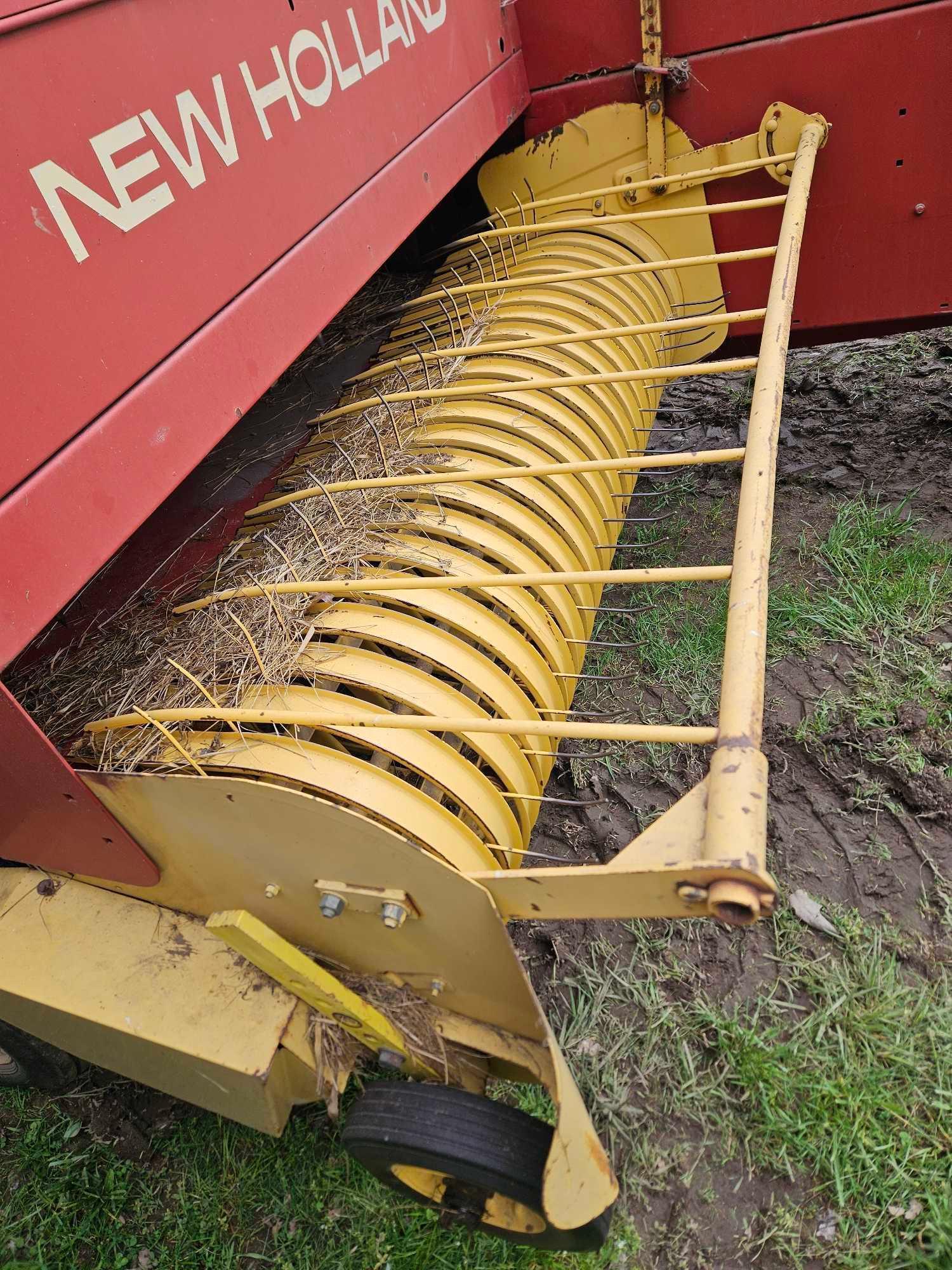 New Holland 565 square baler