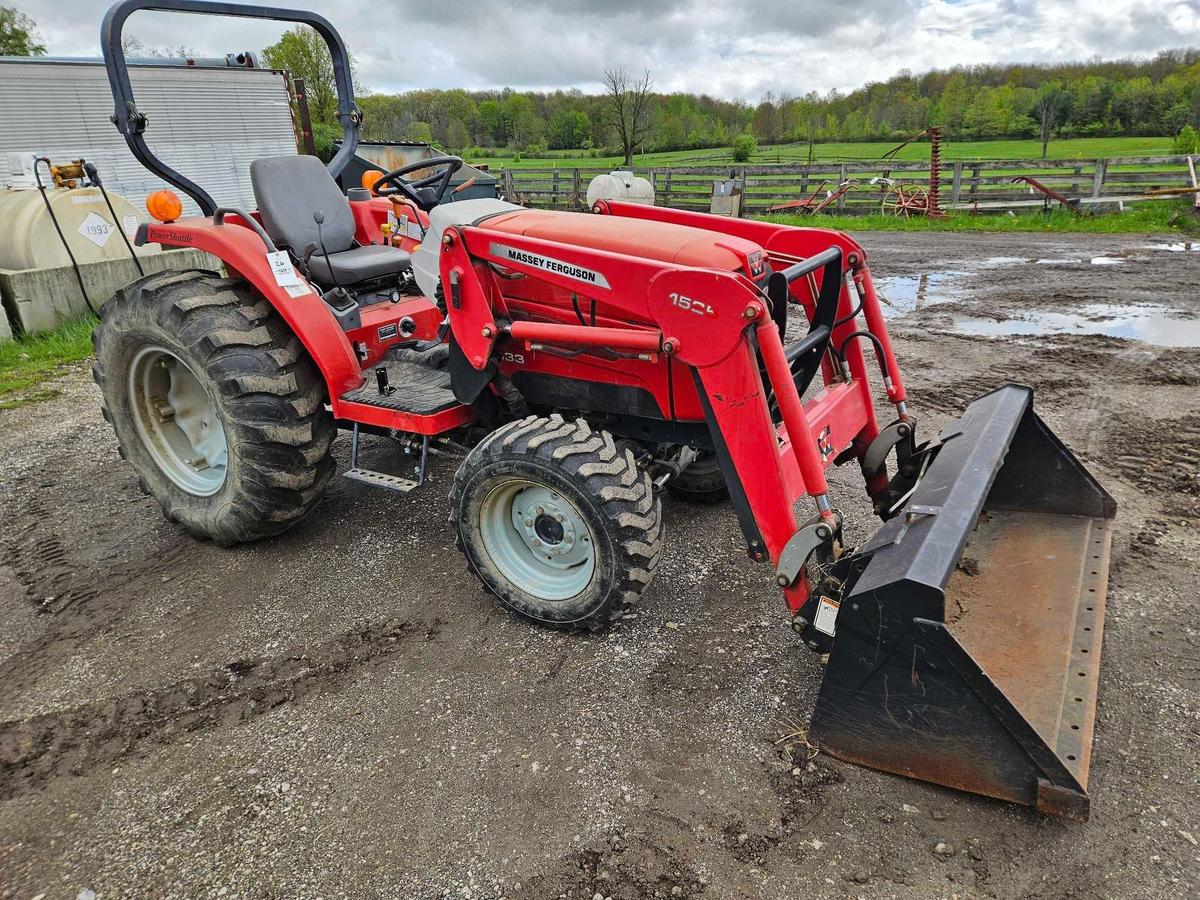 Massey Furgeson 1533 diesel loader tractor