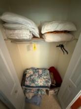 loads of bedding, nice blankets