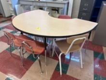 Teaching desk with six chairs - Rm 1115