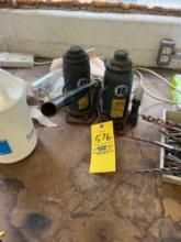 Pair of 12 ton bottle jacks