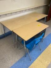 Table and small desk with chair - 2410