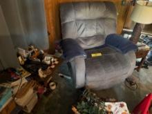 Recliner / End Stands / Contents