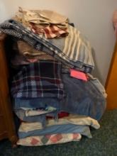Bedding and Rugs / Figurines