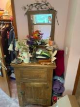 Dresser / Mirror / Home Decor / Blankets