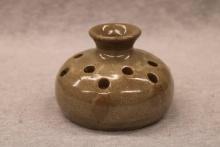 Pottery flower Frog
