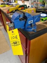 Small central forage bench vise