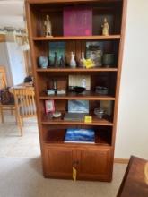 Book shelf with enclosed bottom