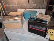 Group of vintage radios