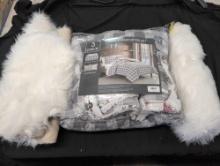 Fluffy Nuloom rugs and Holiday town King size 3 piece bed set