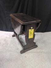 Pine drop leaf end table with drawer