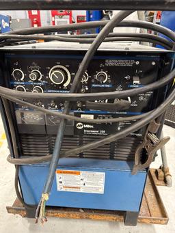 Miller syncrowave 250 cc AC/DC welder