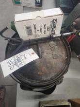 Lodge Cast Iron Dutch Oven w/ Cleaning Kit