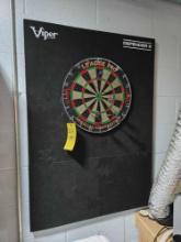 Dart board w/ backdrop