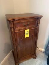 Large wooden jewelry cabinet full of costume jewelry - Necklaces, bracelets, earrings, rings