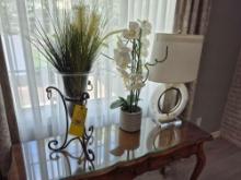 2 Vase Decorations & O-Shaped Modern Lamp