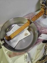 Shoe measure, pan, tote bag