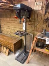 Nice Delta 17-900 drill press with clamps