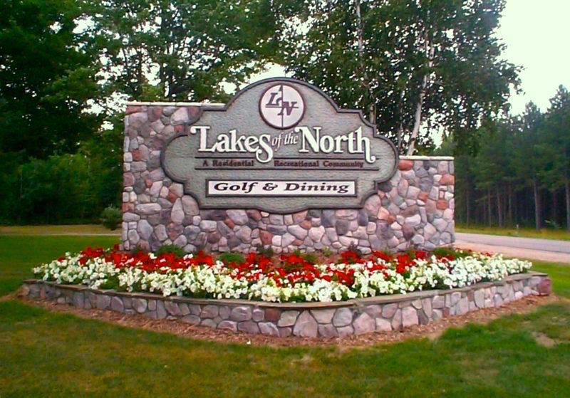 Michigan Community Close to Two Beautiful Lakes!