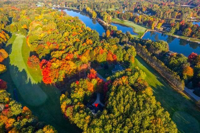 Beautiful Golf & Lake Community in Michigan's Canadian Lakes!