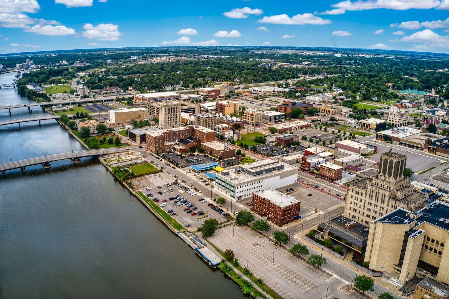 Dive into the Thriving Lifestyle of this Michigan Town that's Both Affordable and Friendly!