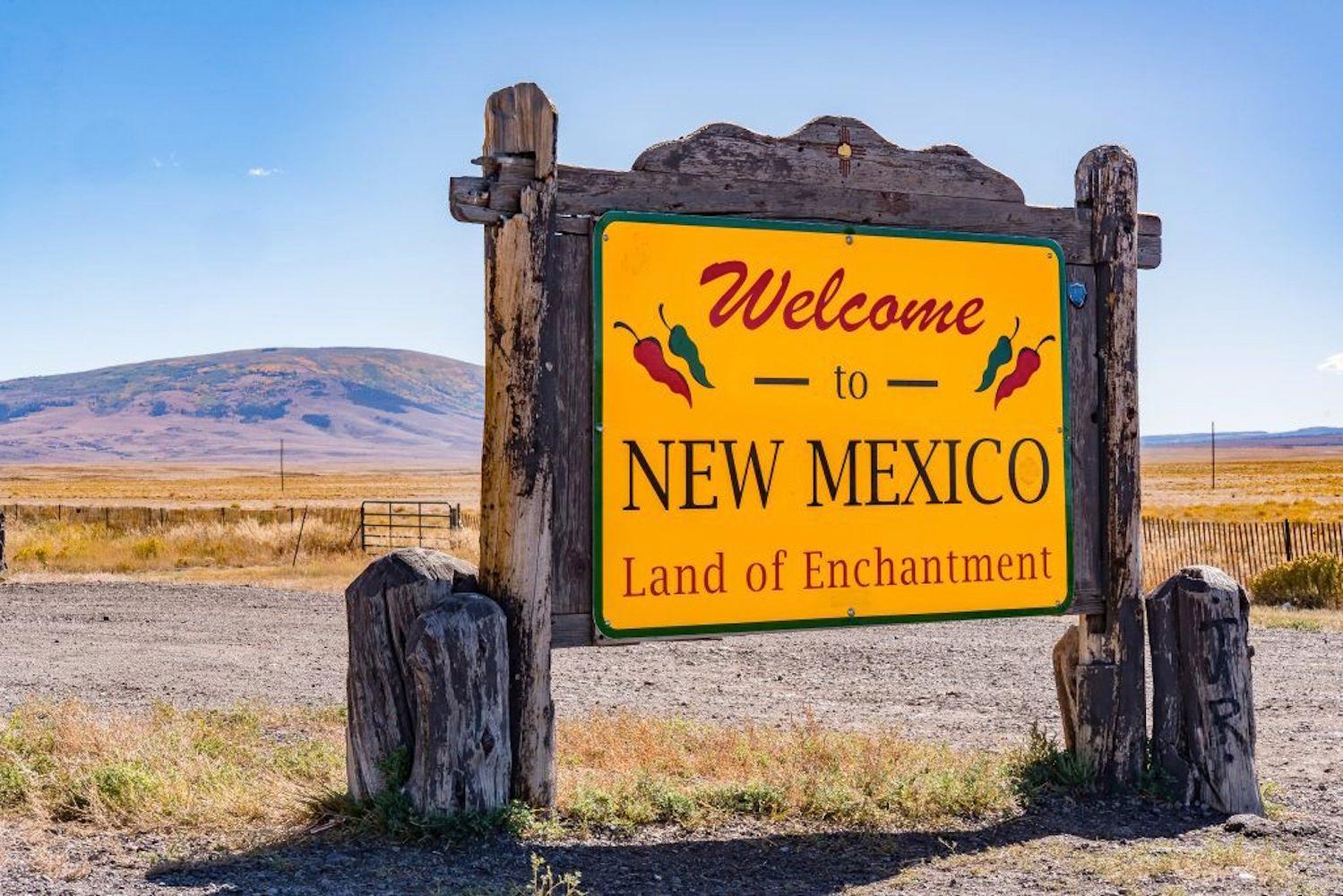 Valencia County, New Mexico: Half-Acre Lot Near the Mountains!