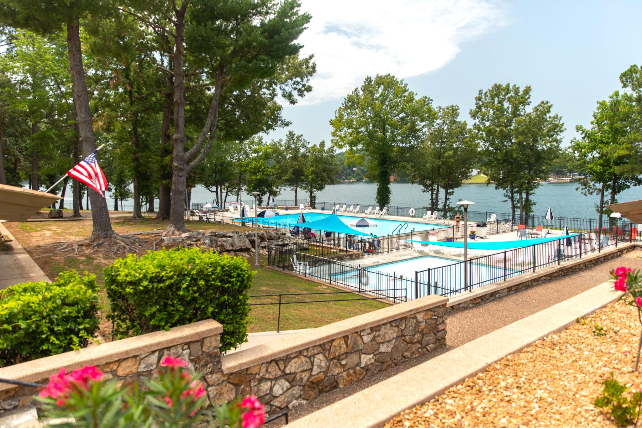Discover Arkansas: Buildable Lot Nestled Between the Lake and Golf Course!