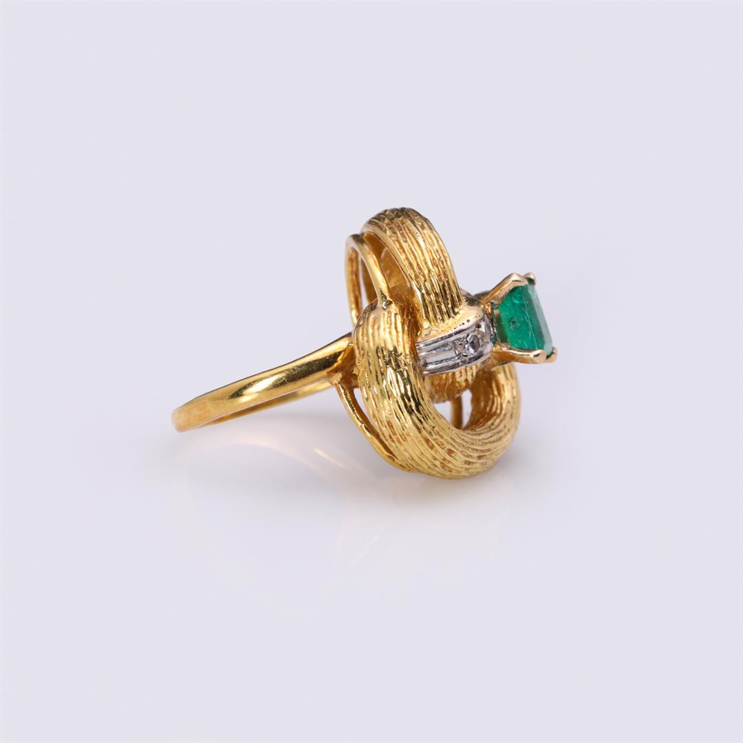 Vintage 18K Yellow Gold Emerald & Diamond Ring