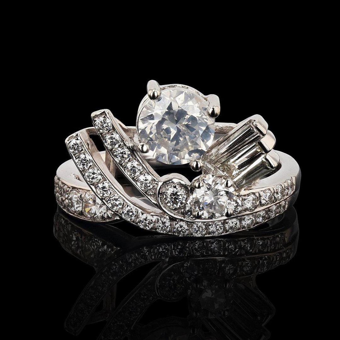 1.23 ctw CENTER Diamond Platinum Ring (2.26 ctw Diamonds)