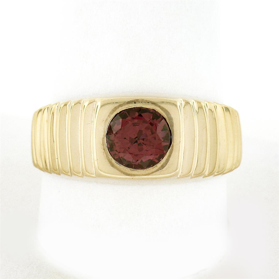 Mens 14k Gold 1.50 ctw Round Burnish Bezel Rhodolite Garnet Solitaire Grooved Ri