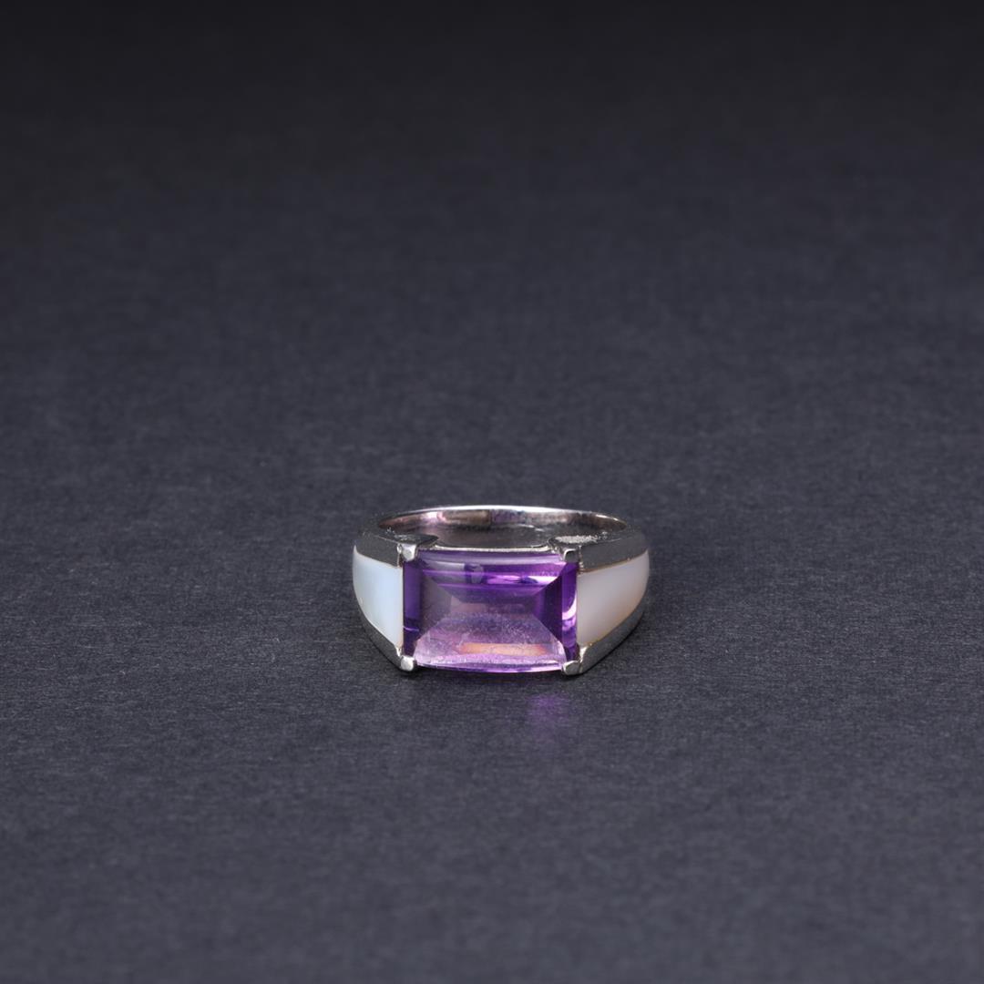 18K White Gold & Amethyst Ring