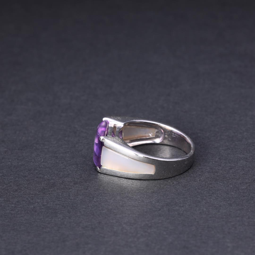 18K White Gold & Amethyst Ring