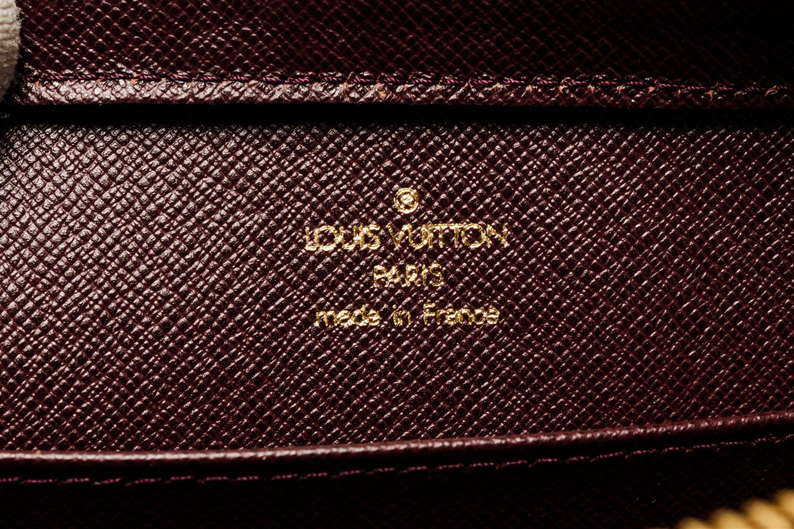 Louis Vuitton Burgundy Taiga Leather Baikal Clutch