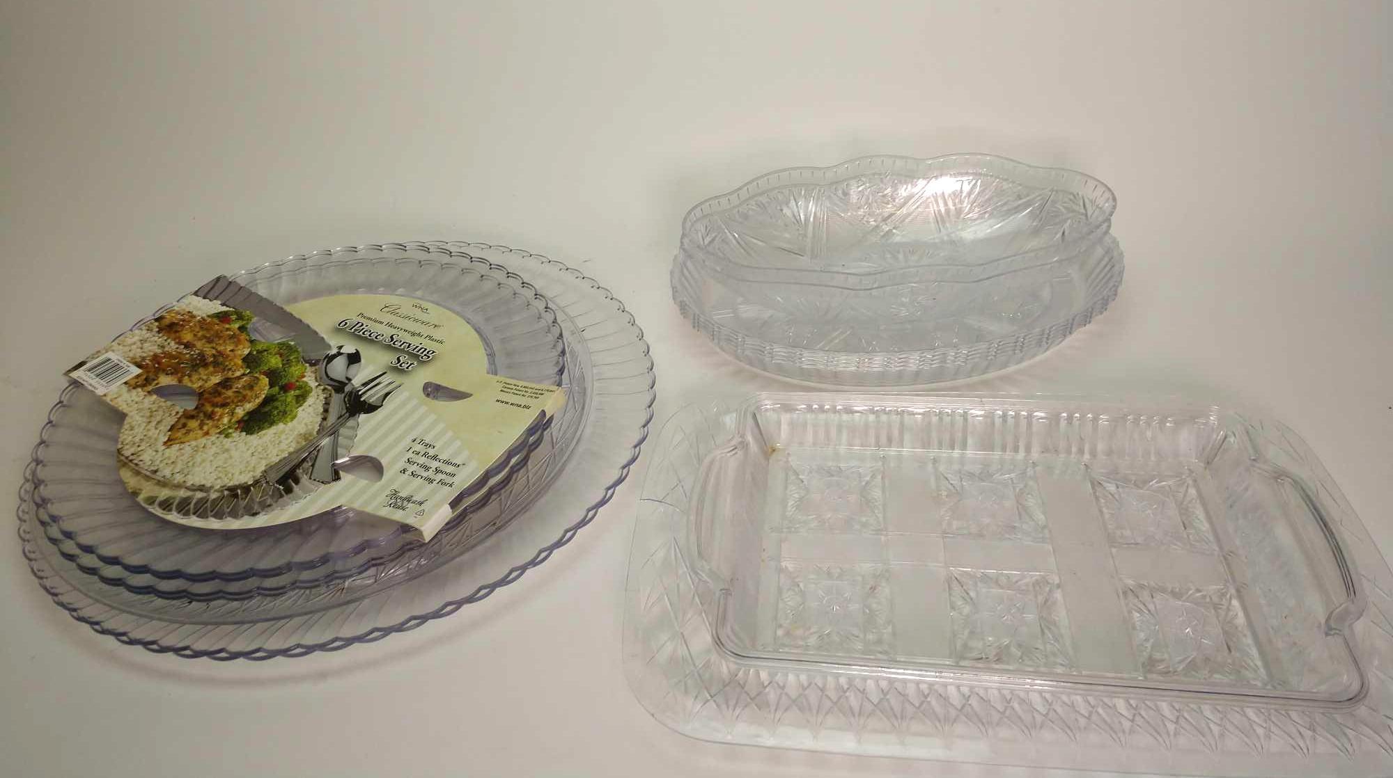 Lot of plastic serving trays