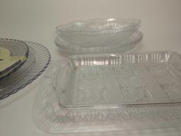 Lot of plastic serving trays