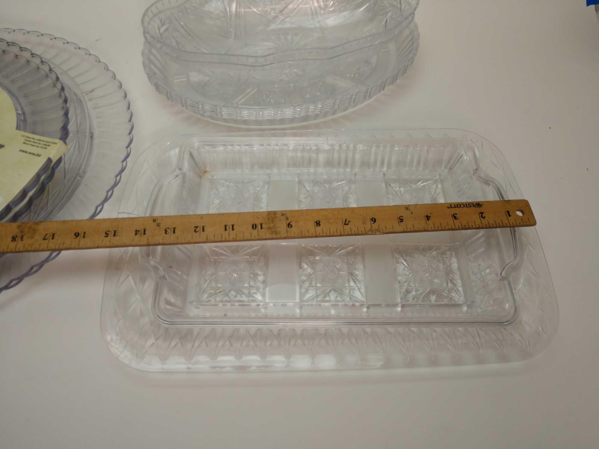 Lot of plastic serving trays