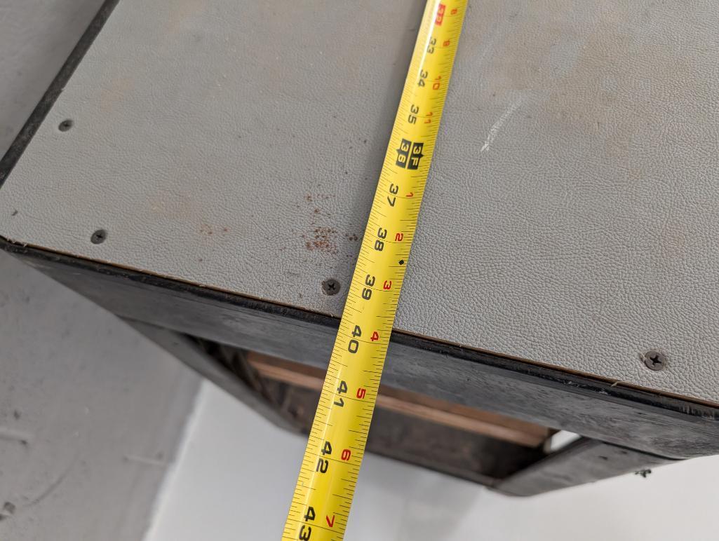 Rubbermaid Utility Cart