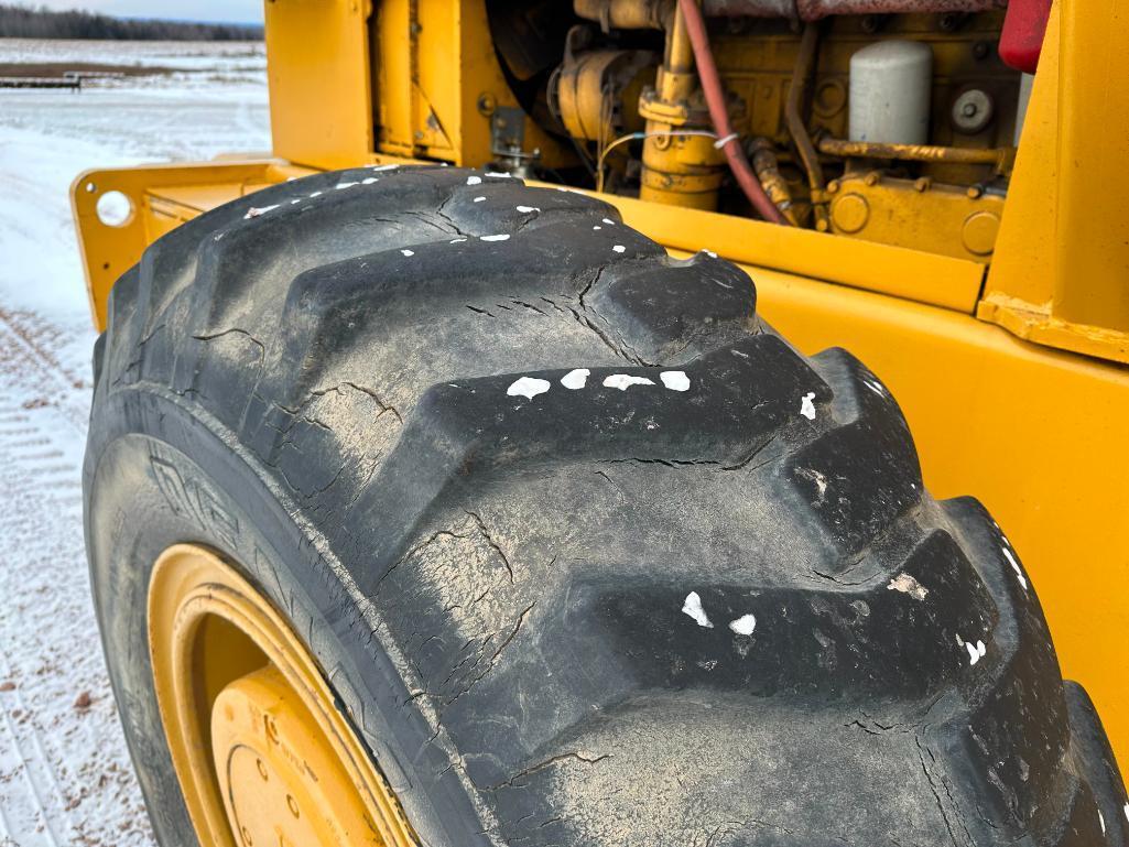 1983 Fiat Allis FR10 wheel loader, cab w/ heat, 17.5x25 tires, 2-spd trans, GP bucket, runs &