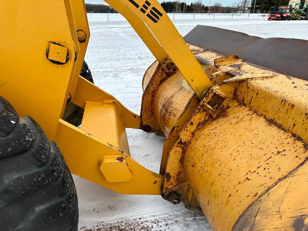 1983 Fiat Allis FR10 wheel loader, cab w/ heat, 17.5x25 tires, 2-spd trans, GP bucket, runs &