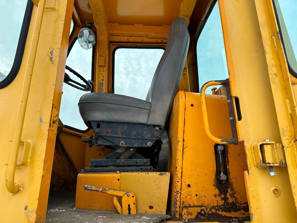 1983 Fiat Allis FR10 wheel loader, cab w/ heat, 17.5x25 tires, 2-spd trans, GP bucket, runs &