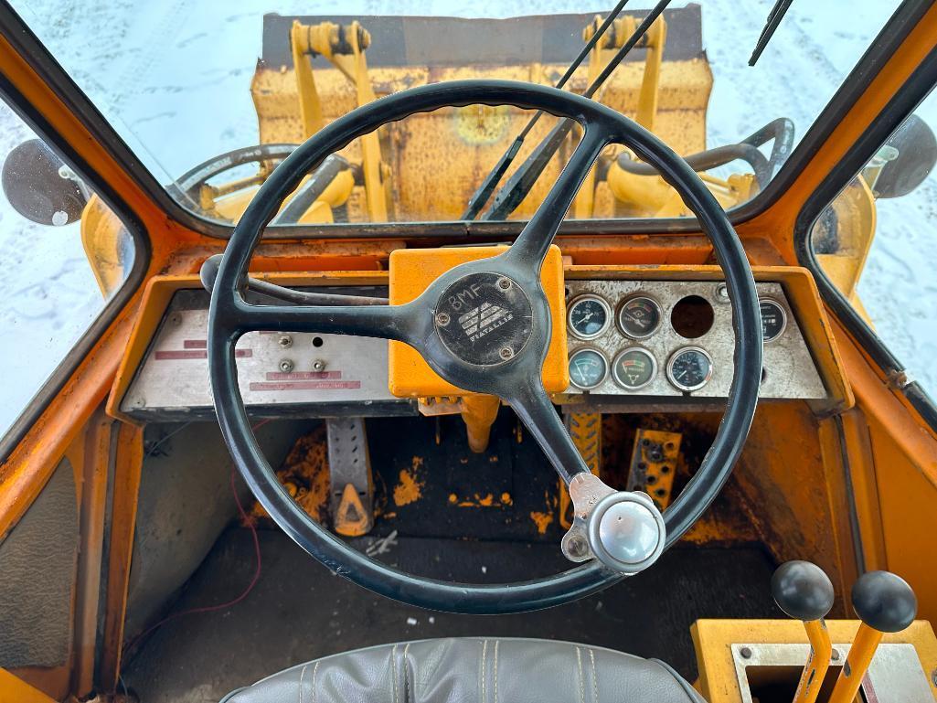 1983 Fiat Allis FR10 wheel loader, cab w/ heat, 17.5x25 tires, 2-spd trans, GP bucket, runs &