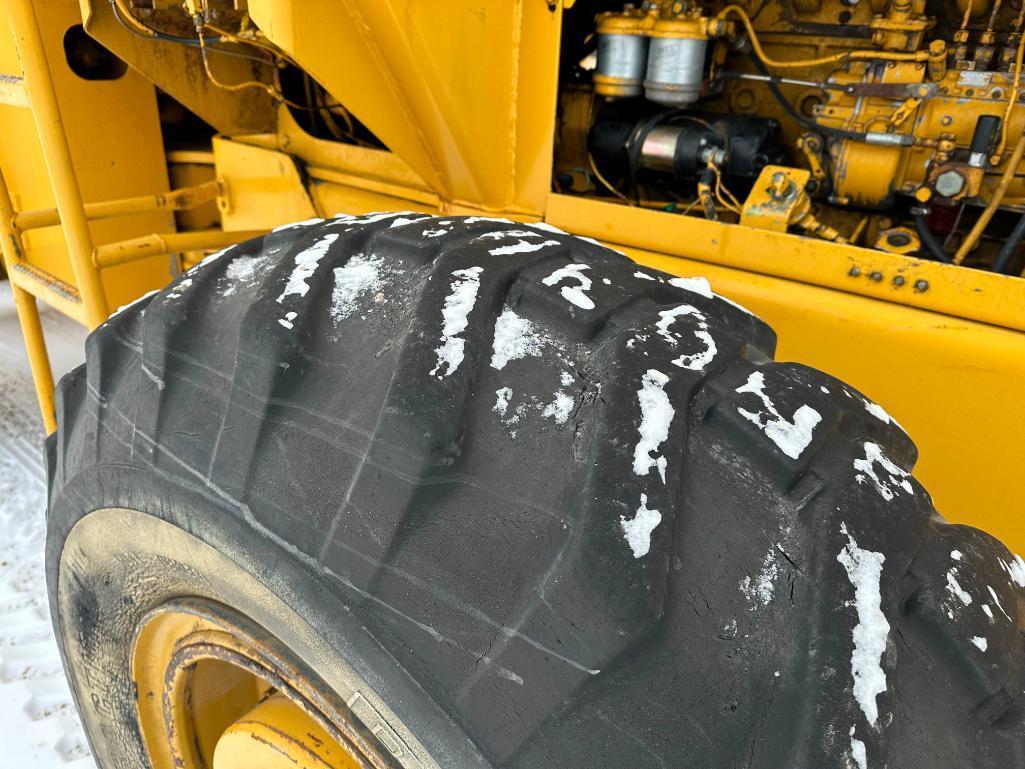 1983 Fiat Allis FR10 wheel loader, cab w/ heat, 17.5x25 tires, 2-spd trans, GP bucket, runs &