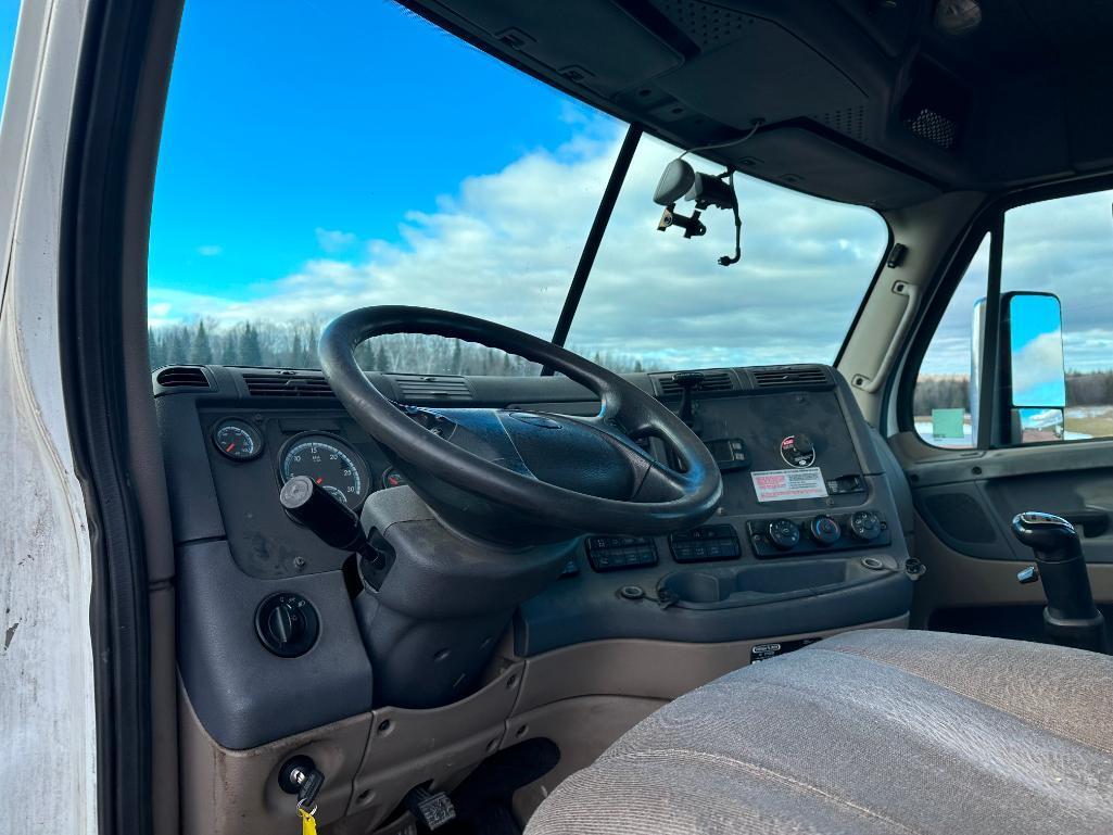 (TITLE DELAY) 2017 Freightliner Cascadia day cab truck tractor, tandem axle, Detroit DD13 @525hp