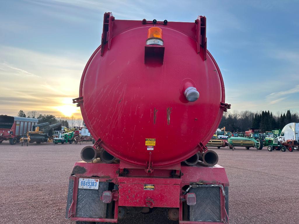 (TITLE) 1983 Ford 800 vac truck, single axle, Ford 429 gas engine, 5x2 trans, Vactor 810 sewer