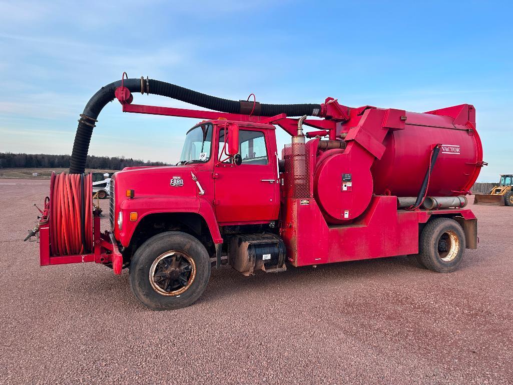 (TITLE) 1983 Ford 800 vac truck, single axle, Ford 429 gas engine, 5x2 trans, Vactor 810 sewer