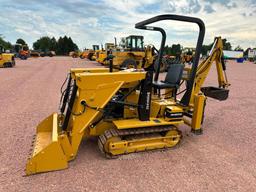 2016 Struck Magnatrac MH8000 crawler loader backhoe, OROPS, Briggs & Stratton Vanguard 35hp gas