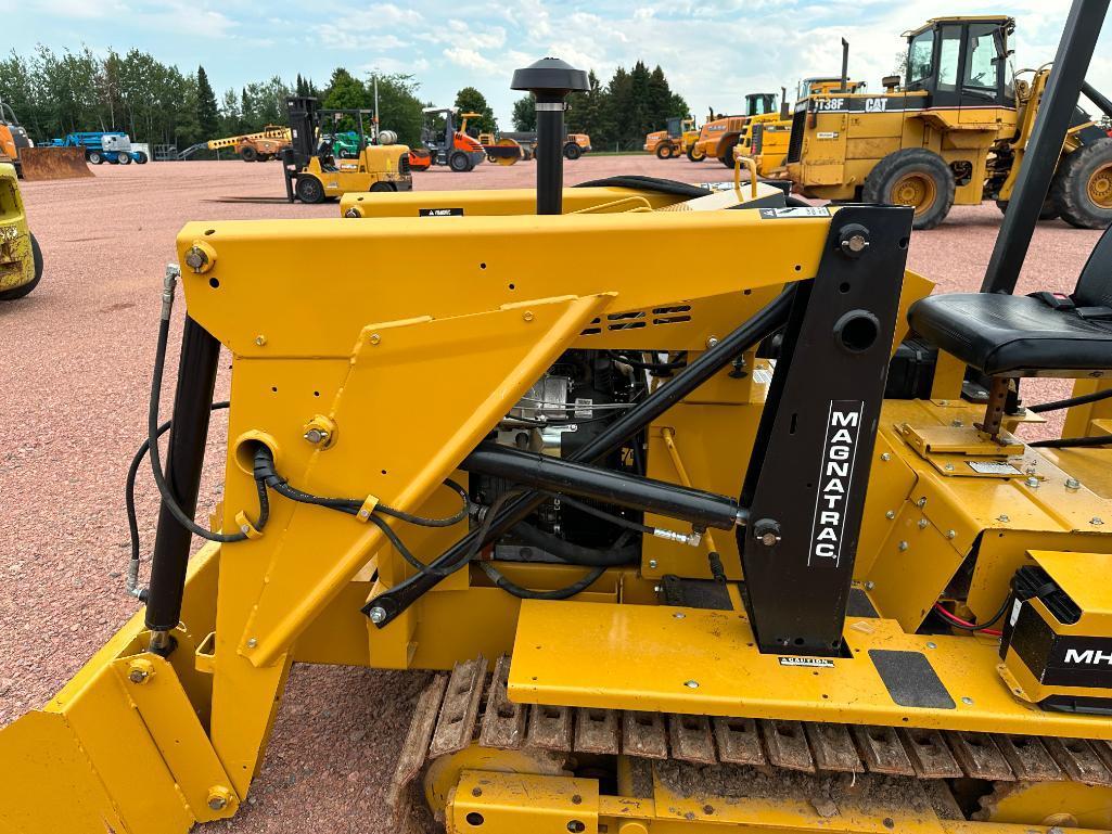 2016 Struck Magnatrac MH8000 crawler loader backhoe, OROPS, Briggs & Stratton Vanguard 35hp gas